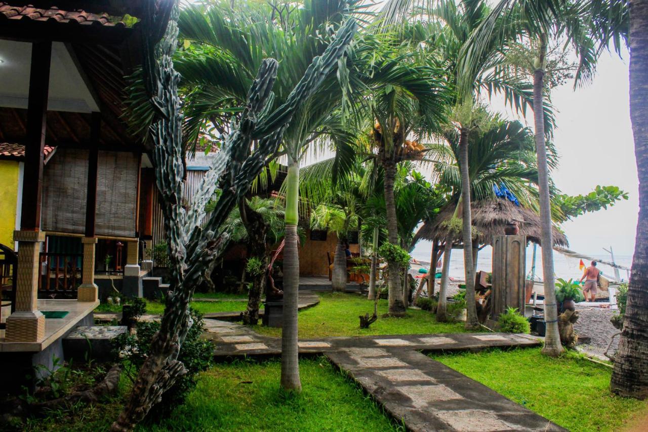 אמד Coconut Beach Bungalows & Warung 2 מראה חיצוני תמונה