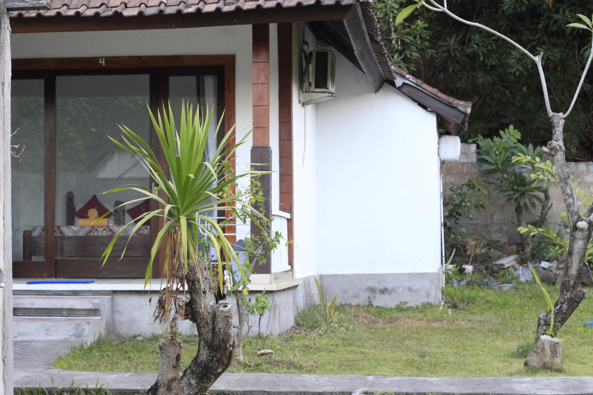 אמד Coconut Beach Bungalows & Warung 2 מראה חיצוני תמונה