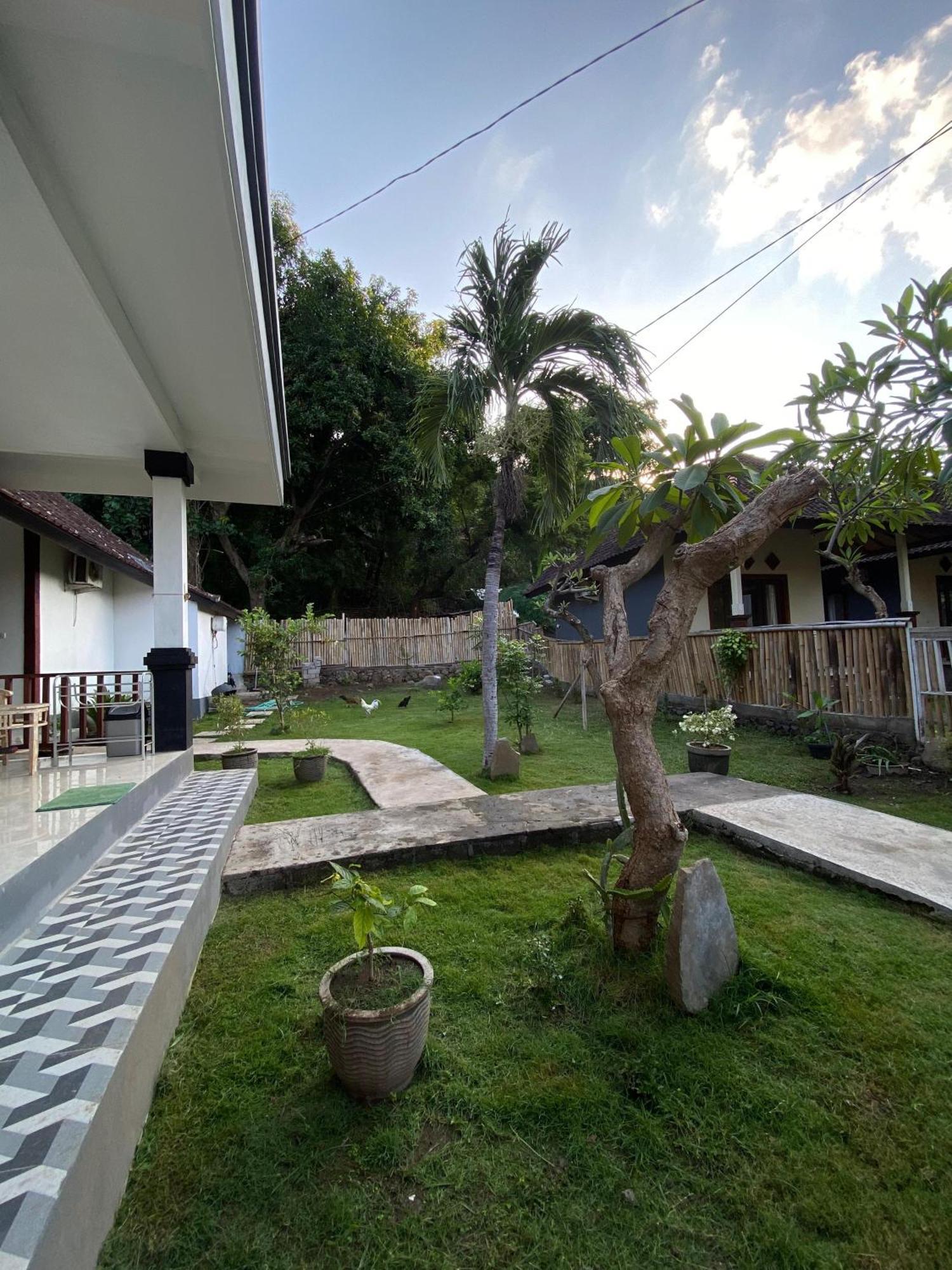 אמד Coconut Beach Bungalows & Warung 2 מראה חיצוני תמונה