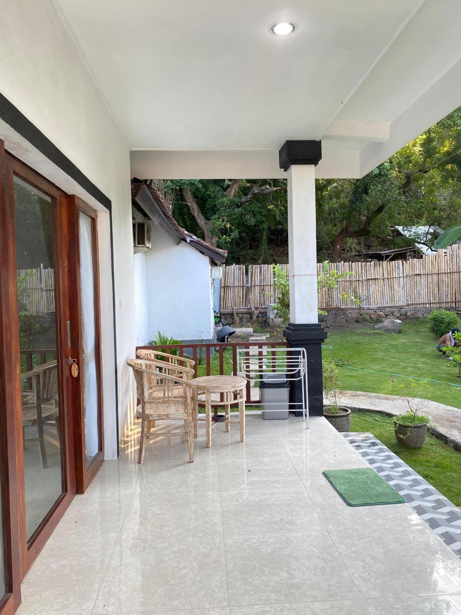 אמד Coconut Beach Bungalows & Warung 2 מראה חיצוני תמונה