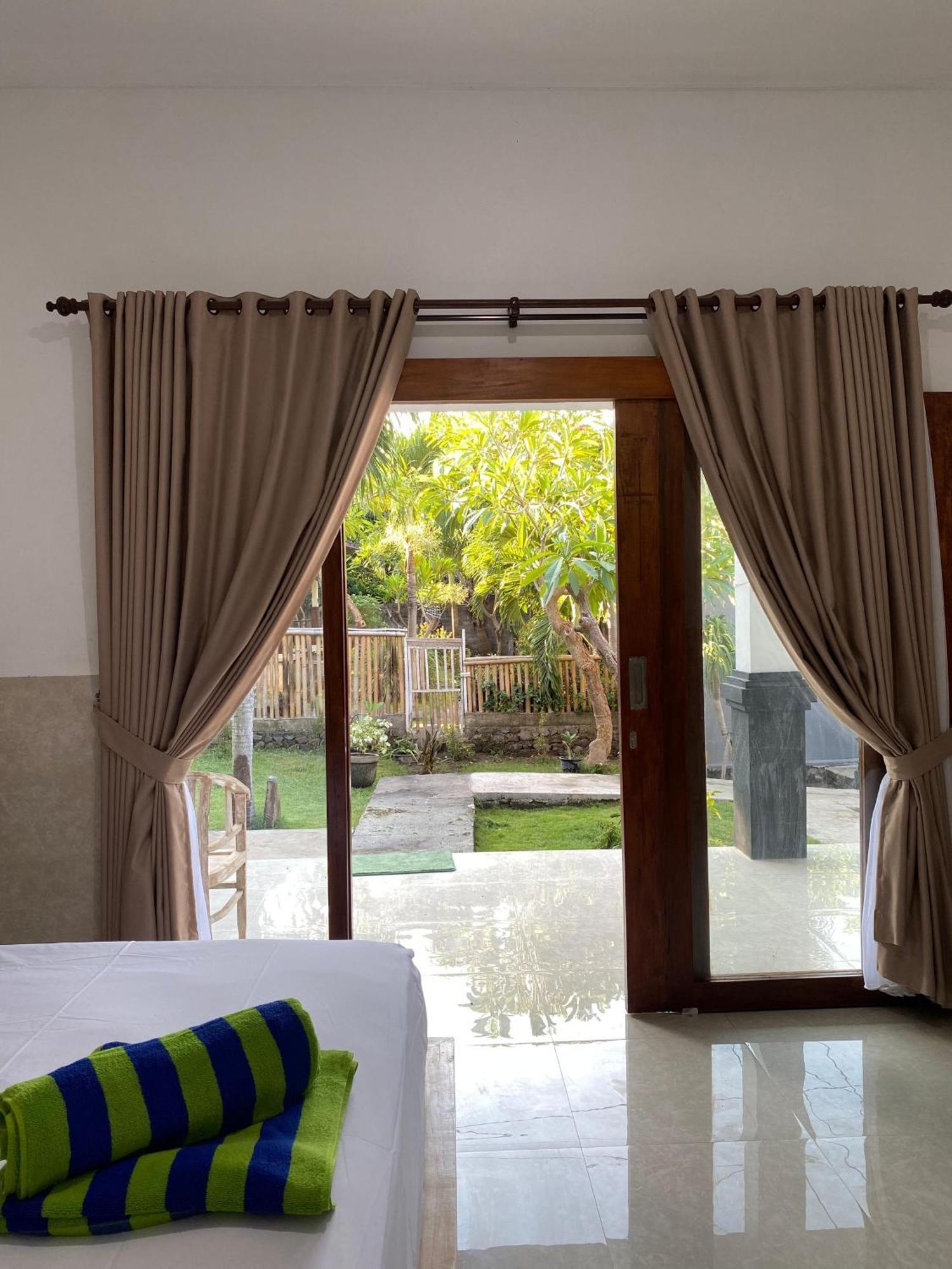 אמד Coconut Beach Bungalows & Warung 2 מראה חיצוני תמונה