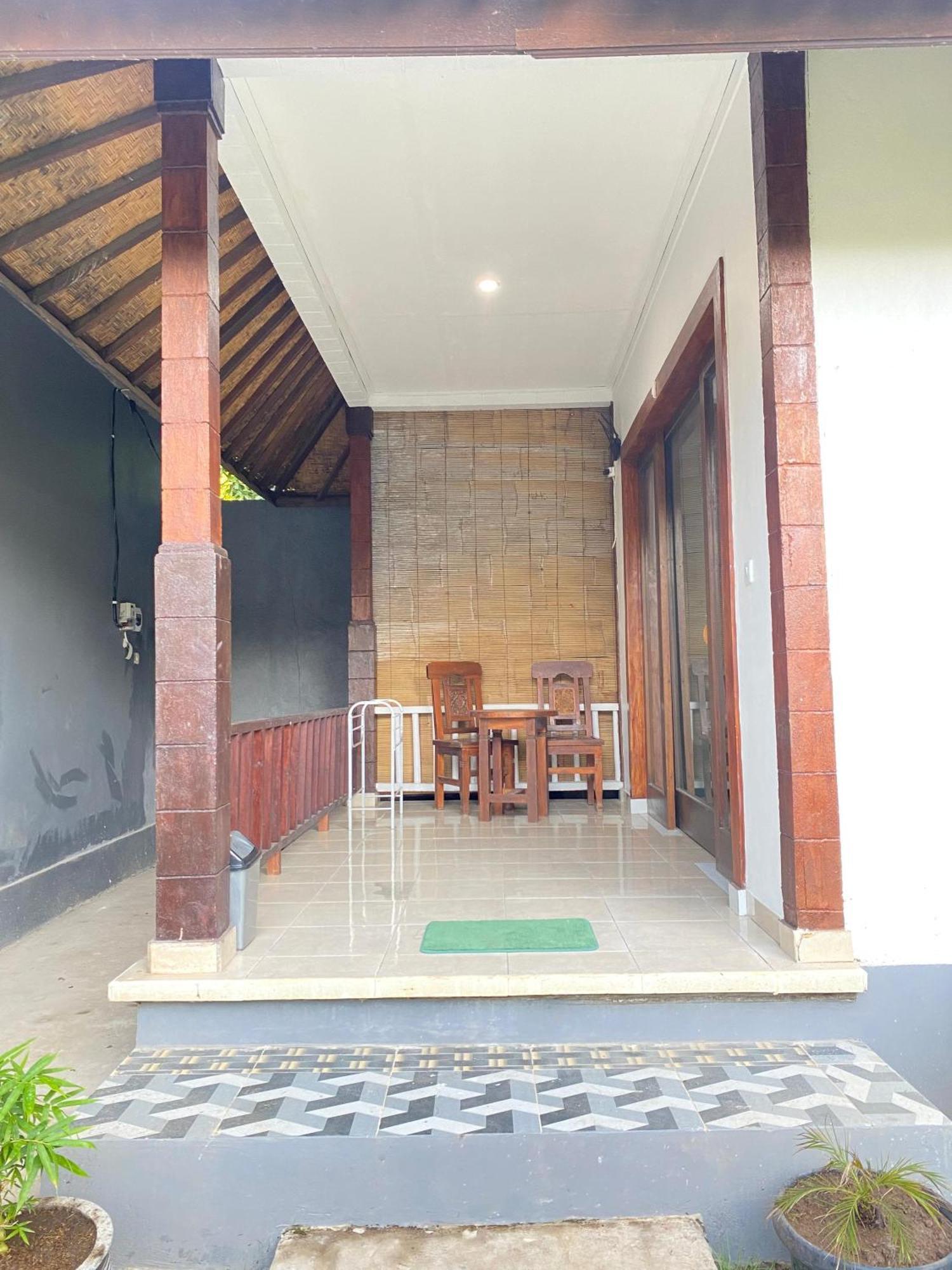 אמד Coconut Beach Bungalows & Warung 2 מראה חיצוני תמונה