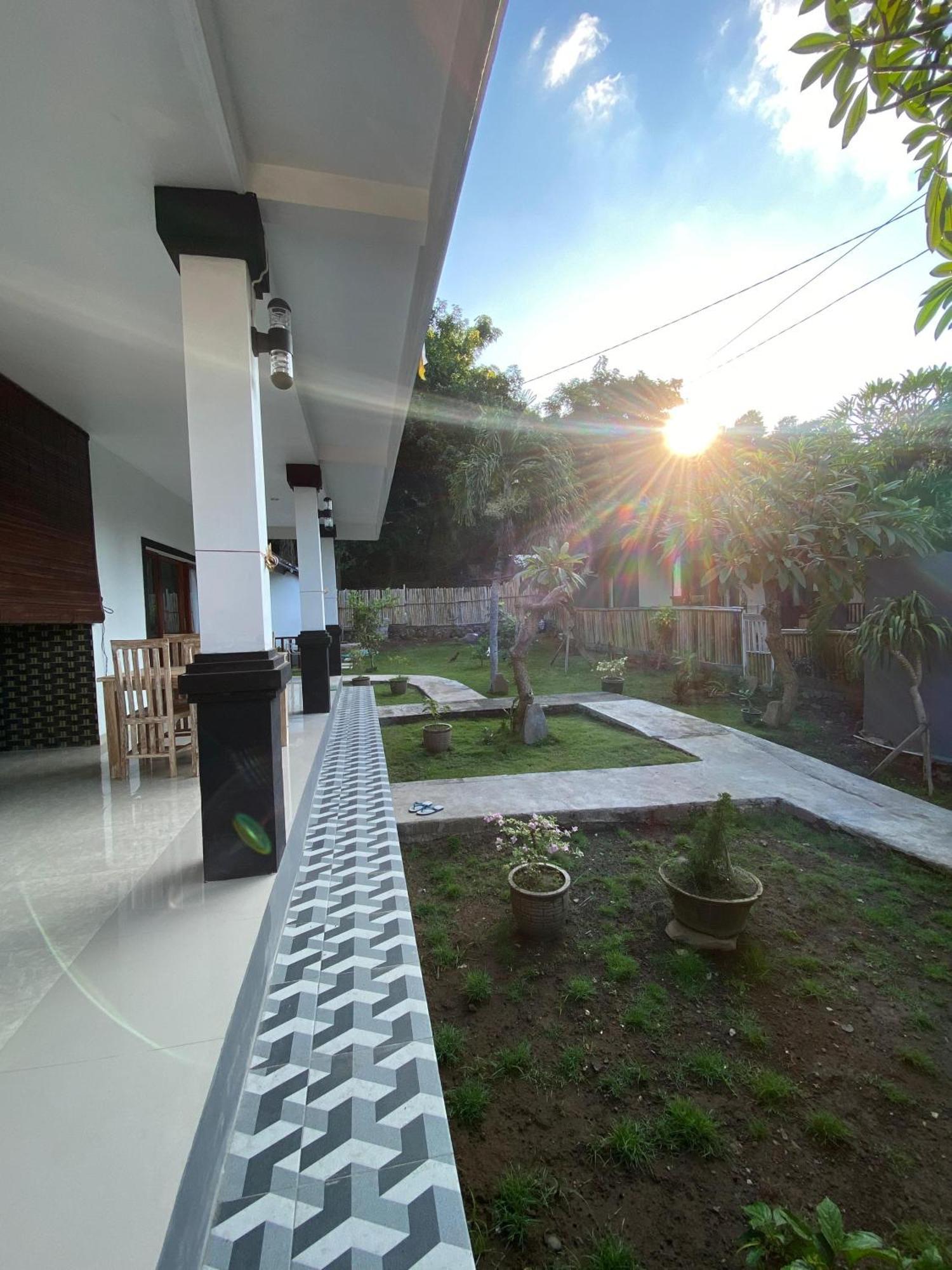 אמד Coconut Beach Bungalows & Warung 2 מראה חיצוני תמונה