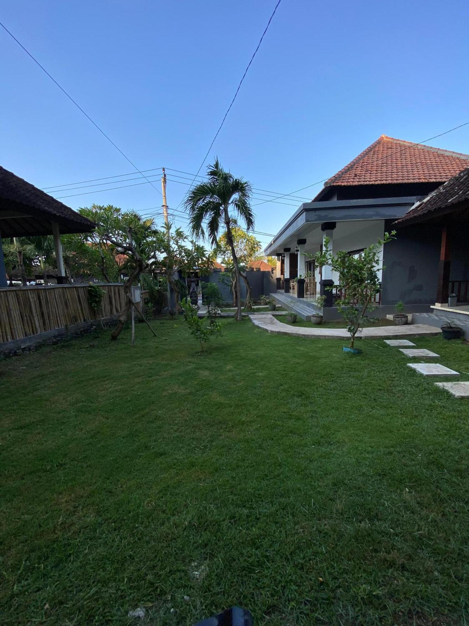 אמד Coconut Beach Bungalows & Warung 2 מראה חיצוני תמונה